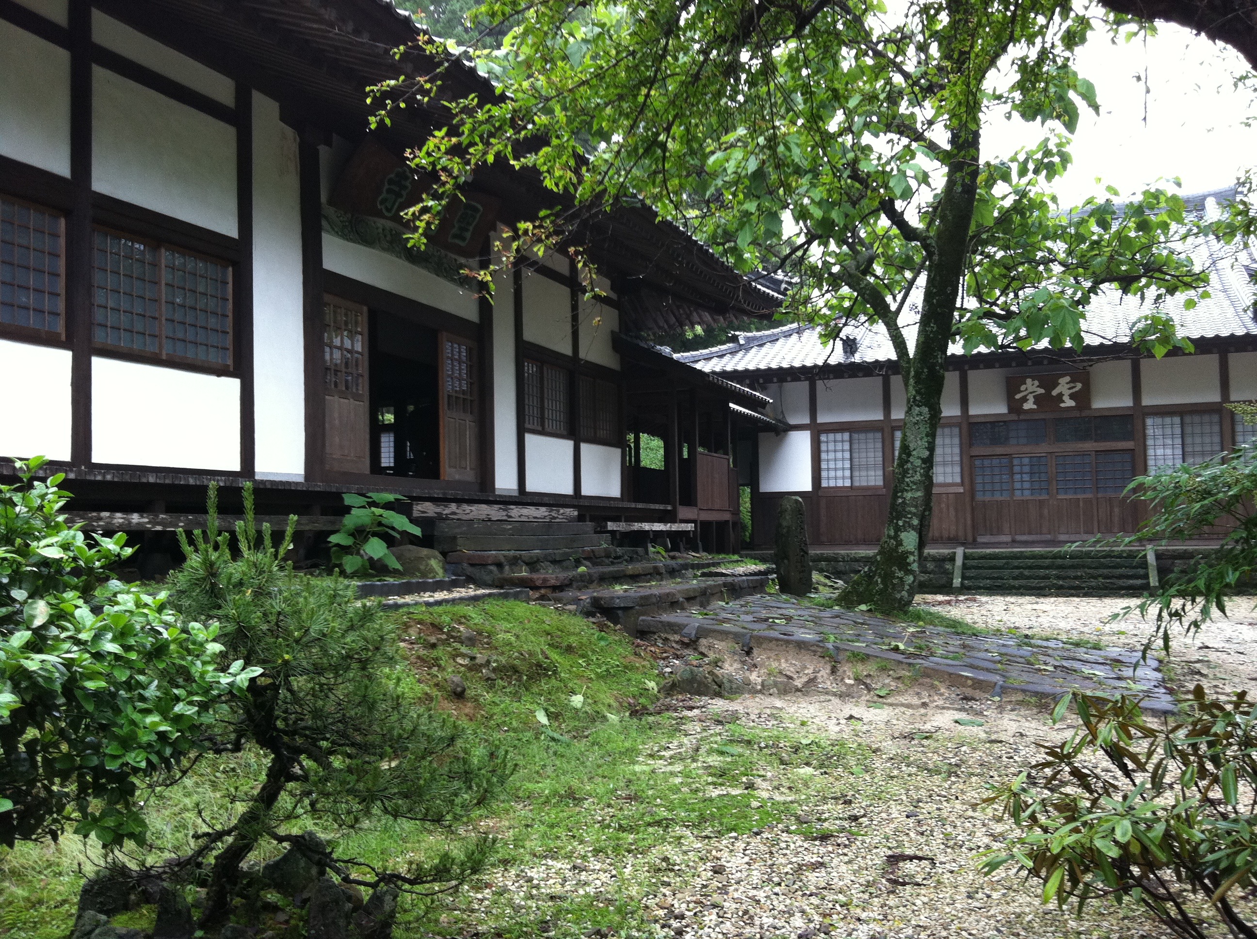 The hatto and sodo at Shogoji in Kyushu